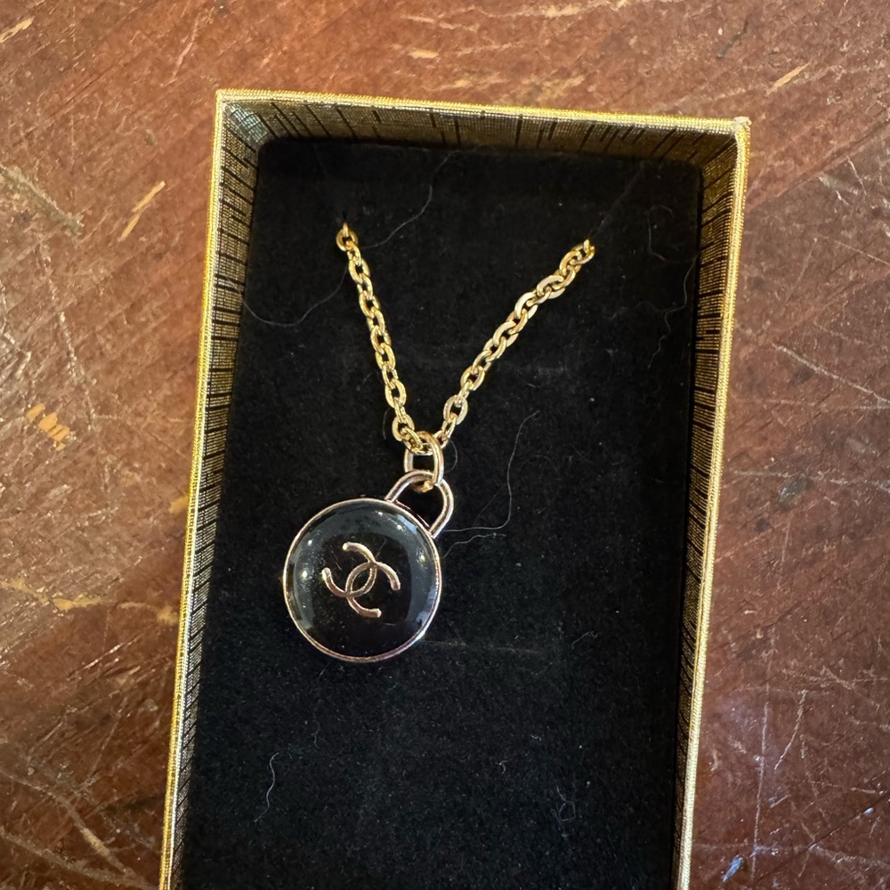 CHANEL Gold-Tone Chain with Black Round CC Pendant zipper pull
